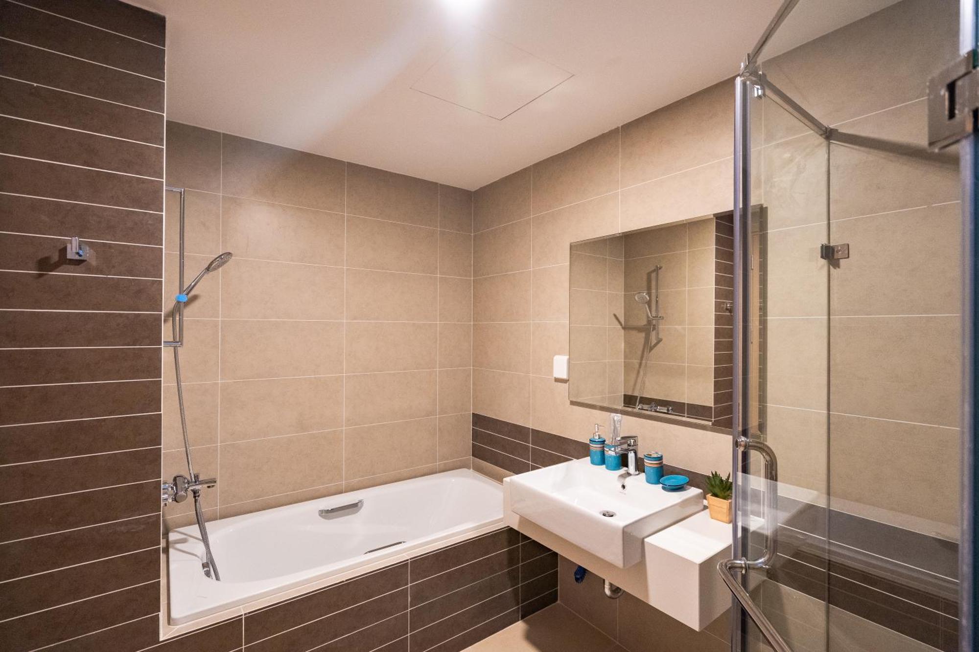 Central Business District Rivergate Apartment - Free Pickup & Pool Ho-Chi-Minh-Stadt Exterior foto